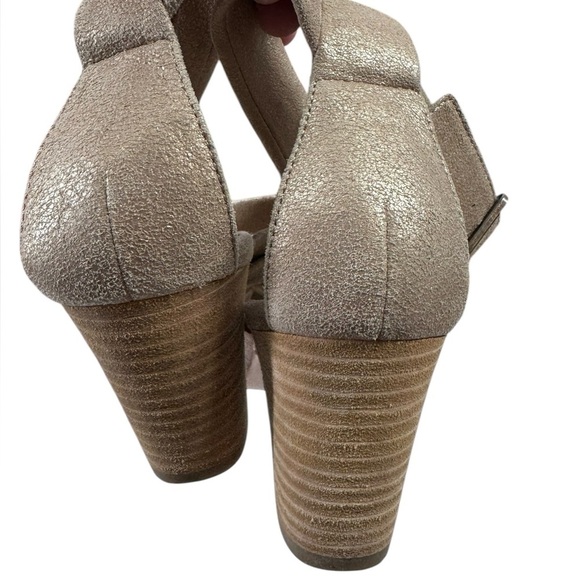 Eileen Fisher gold fabric strappy heel sandals 7 - Picture 2 of 7